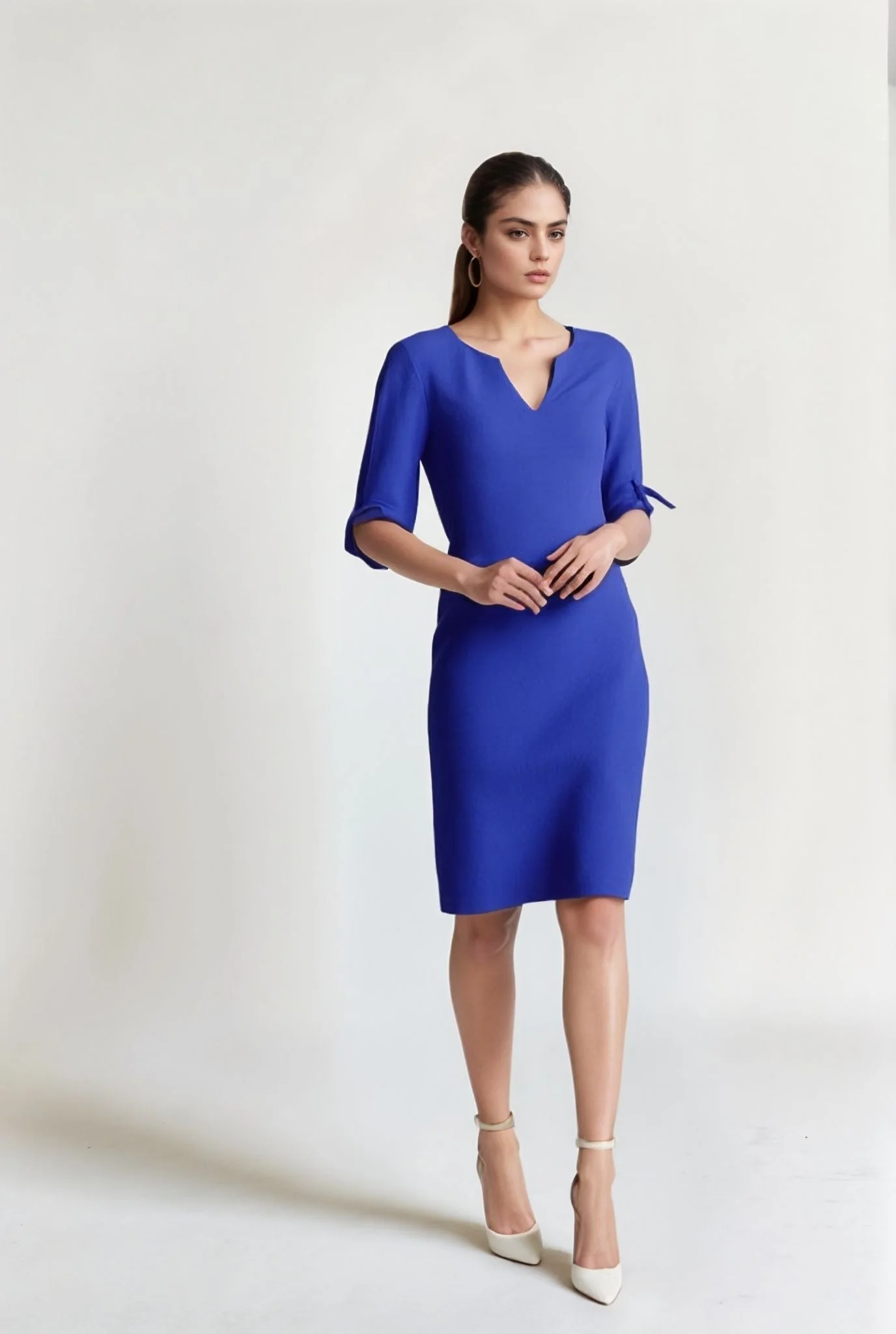 Sophie - Robe Unie Décolleté V Manches 3/4 Coupe Droite au-dessus du Genou Robe – Image 2